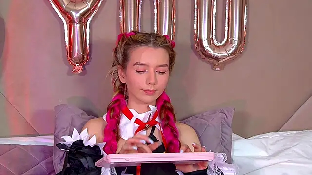 VanessaVienne online show from February 14, 2026, 4:26 pm