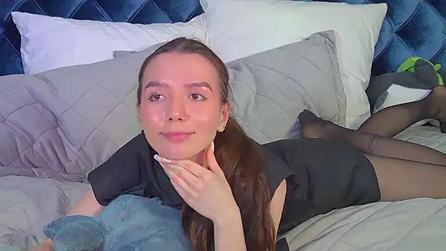 VanessaVienne online show from April 18, 2026, 7:07 pm