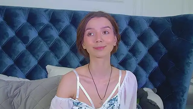 VanessaVienne online show from April 20, 2026, 4:21 pm