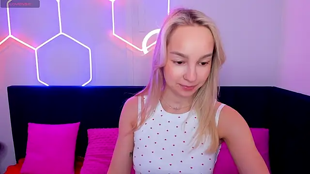 Snapshot of DaisyMellifluous chatting on January 12, 2026, 1:44 am DaisyMellifluous online show from January 12, 2026, 1:44 am