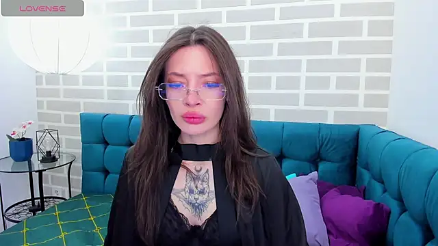 IvyDainty online show from May 18, 2026, 1:24 am