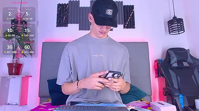 Sophi and Jack online show from March 16, 2026, 11:09 pm