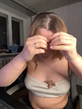 AnnaSeint online show from April 22, 2026, 8:21 pm