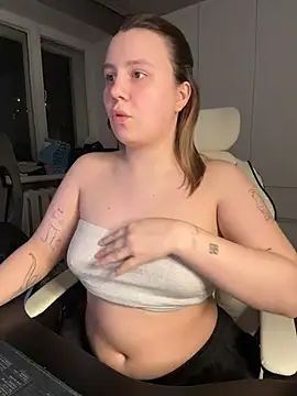 AnnaSeint online show from April 24, 2026, 8:00 pm