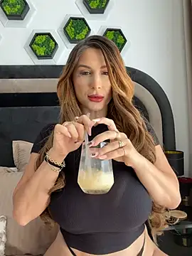 Snapshot of LucyBridgette chatting on July 10, 2026, 1:14 pm LucyBridgette online show from July 10, 2026, 1:14 pm