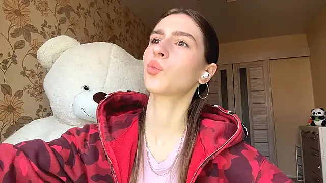 ElsieKuhlmann online show from March 28, 2026, 10:04 am