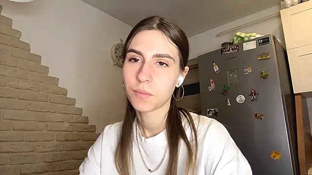 ElsieKuhlmann online show from April 18, 2026, 7:07 pm