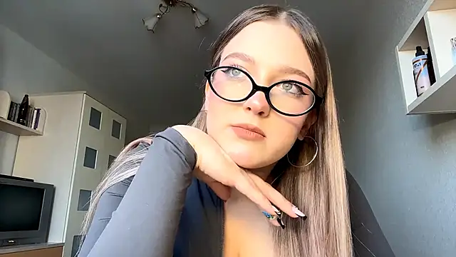 JammieMickiewicz online show from March 8, 2026, 2:10 pm