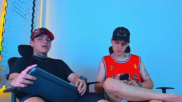 Snapshot of Thomas-Wil chatting on February 10, 2026, 5:55 am Thomas-Wil online show from February 10, 2026, 5:55 am