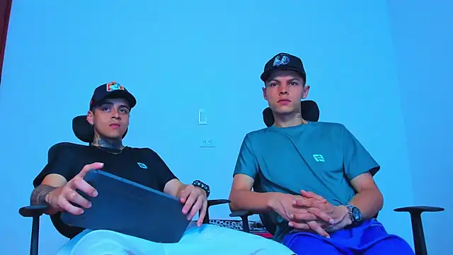 Snapshot of Thomas-Wil chatting on March 20, 2026, 8:14 pm Thomas-Wil online show from March 20, 2026, 8:14 pm