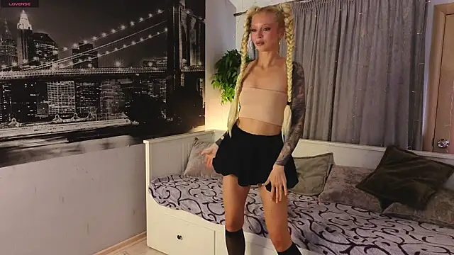 LanaReals online show from January 15, 2026, 7:35 am