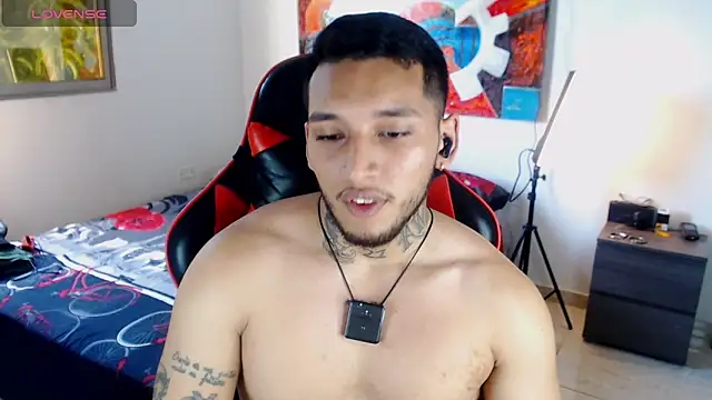 EvanVelvet online show from February 25, 2026, 9:35 pm