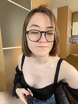Snapshot of Persephone_Kore chatting on April 26, 2026, 2:37 pm Persephone Kore online show from April 26, 2026, 2:37 pm
