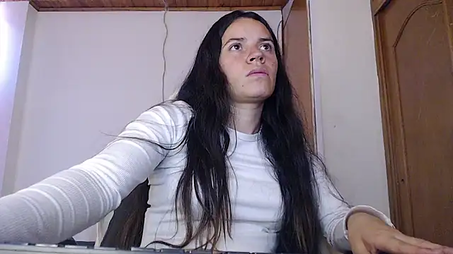 Shanel Lozano online show from April 21, 2026, 4:34 pm