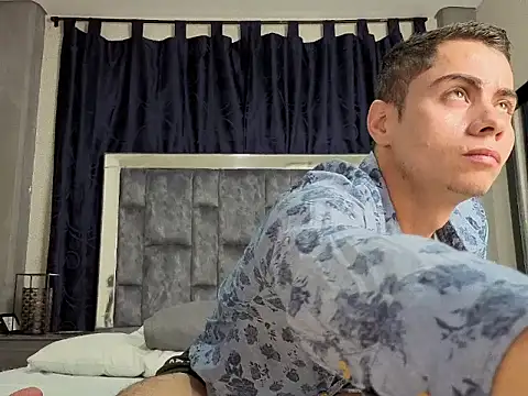 LeoMonnroe online show from January 19, 2026, 2:43 pm