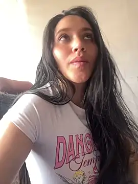 Veronica Wins  online show from February 23, 2026, 8:28 pm