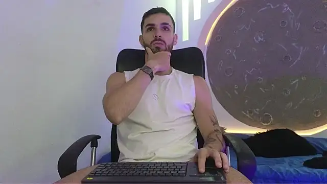 Apolo lux1 online show from March 18, 2026, 9:18 pm