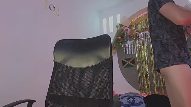 Apolo lux1 online show from April 16, 2026, 8:42 pm