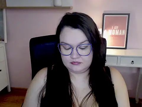 Snapshot of HollyDanceSoul chatting on March 4, 2026, 5:57 am HollyDanceSoul online show from March 4, 2026, 5:57 am