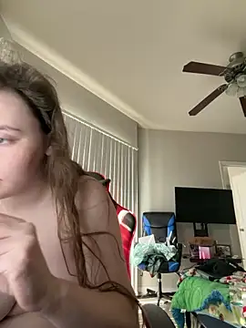 julia4thewin online show from April 17, 2026, 9:07 pm