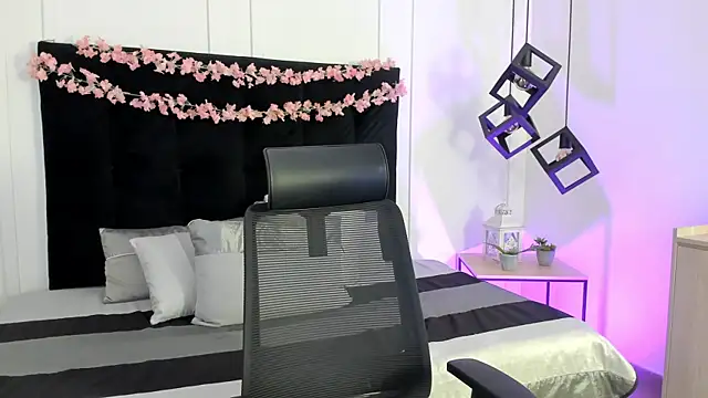 Abriil cutee online show from April 4, 2026, 2:03 pm