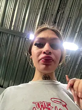 Snapshot of lizz_lunna chatting on April 29, 2026, 4:55 pm lizz lunna online show from April 29, 2026, 4:55 pm