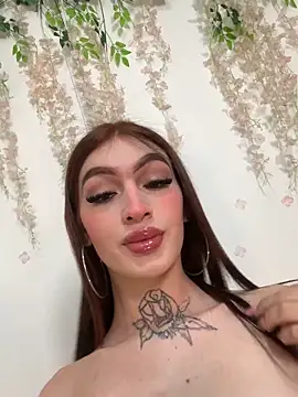 Snapshot of lizz_lunna chatting on May 13, 2026, 9:00 pm lizz lunna online show from May 13, 2026, 9:00 pm