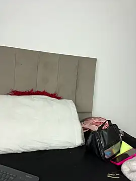 LeslyCooper1 online show from February 11, 2026, 7:19 pm