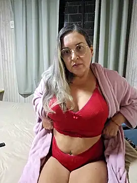 bellafortune69 online show from April 28, 2026, 9:09 pm