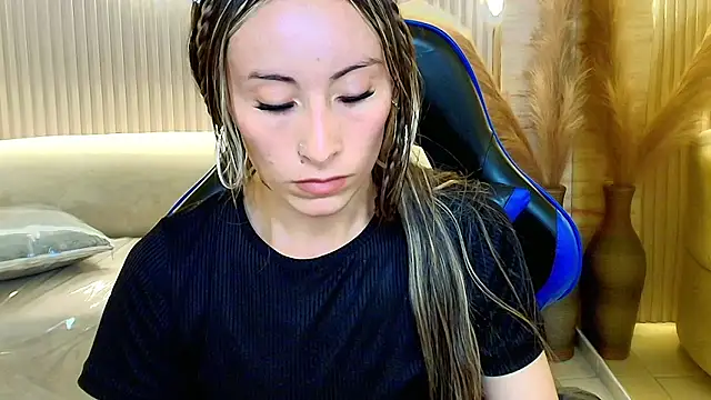 Snapshot of katalina_r_ chatting on February 8, 2026, 3:15 pm katalina r online show from February 8, 2026, 3:15 pm