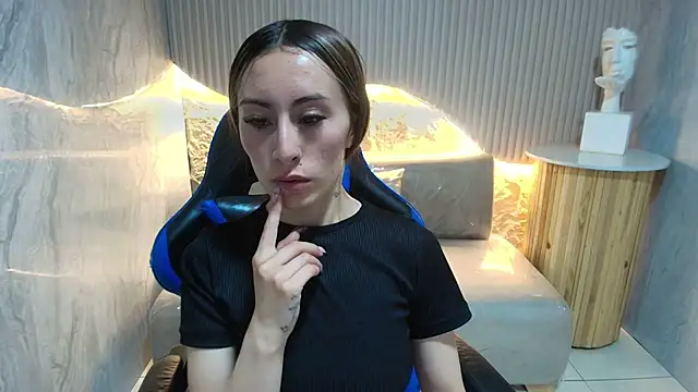 Snapshot of katalina_r_ chatting on February 19, 2026, 3:24 am katalina r online show from February 19, 2026, 3:24 am