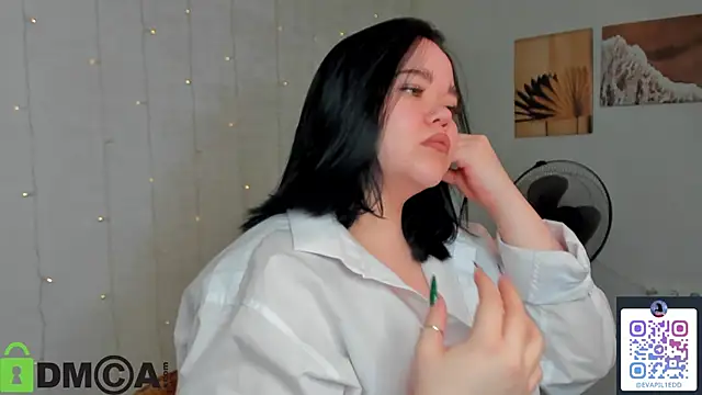 EvaCarrt online show from January 12, 2026, 1:11 am