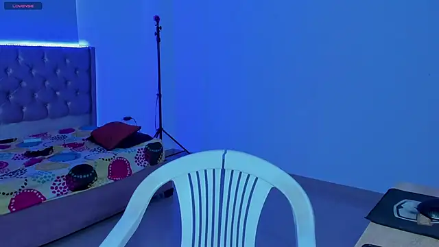 kitty violet11 online show from April 1, 2026, 9:45 pm