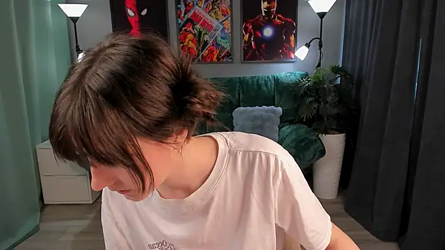 KikaOsterman online show from April 13, 2026, 2:11 pm