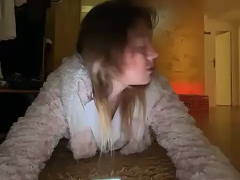 Snapshot of Luxerin chatting on March 4, 2026, 7:31 pm Luxerin online show from March 4, 2026, 7:31 pm