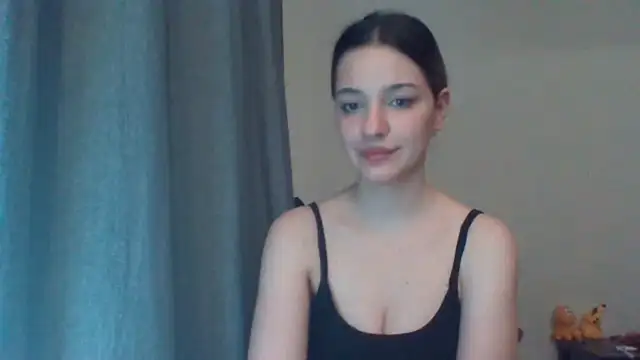 Snapshot of EvelineMagnetic chatting on June 9, 2026, 8:31 pm EvelineMagnetic online show from June 9, 2026, 8:31 pm