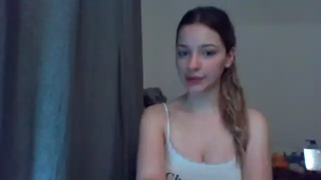 Snapshot of EvelineMagnetic chatting on June 15, 2026, 8:33 pm EvelineMagnetic online show from June 15, 2026, 8:33 pm