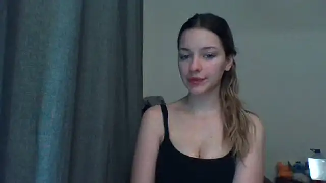Snapshot of EvelineMagnetic chatting on June 16, 2026, 8:33 pm EvelineMagnetic online show from June 16, 2026, 8:33 pm