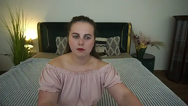MikaFoxy online show from June 8, 2026, 7:25 pm