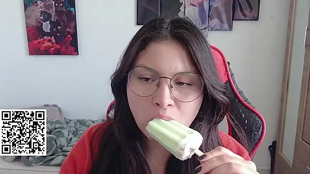 yessica gomez01 online show from March 20, 2026, 9:08 pm