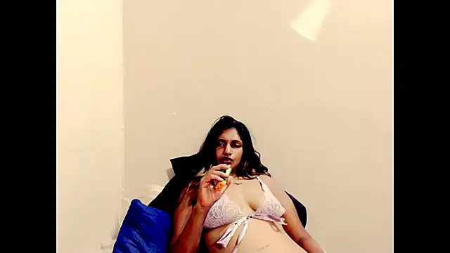 indianhoney69 online show from April 19, 2026, 5:23 pm