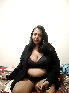 Snapshot of IndianBearxx chatting on May 7, 2026, 5:07 pm IndianBearxx online show from May 7, 2026, 5:07 pm