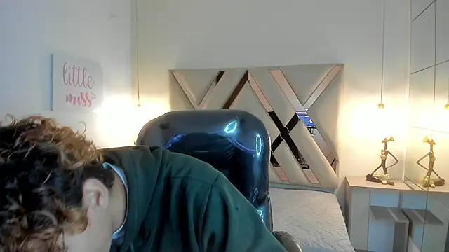 Anyelo Twink online show from March 6, 2026, 8:27 pm