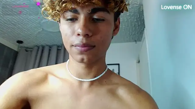 Snapshot of Anyelo_Twink chatting on July 4, 2026, 4:24 pm Anyelo Twink online show from July 4, 2026, 4:24 pm
