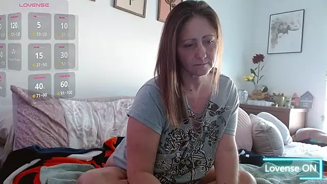 Snapshot of FoxyMillie chatting on February 9, 2026, 5:39 pm FoxyMillie online show from February 9, 2026, 5:39 pm