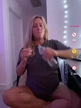 Snapshot of FoxyMillie chatting on July 1, 2026, 2:13 am FoxyMillie online show from July 1, 2026, 2:13 am