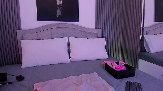 Naia-Nore online show from March 11, 2026, 12:49 am