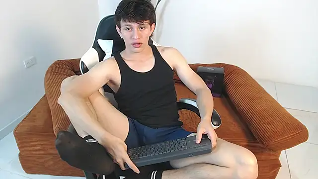 DarrenColleen online show from April 20, 2026, 11:39 pm