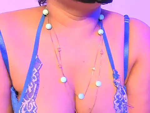 Snapshot of Melina_38 chatting on January 14, 2026, 3:06 pm Melina 38 online show from January 14, 2026, 3:06 pm