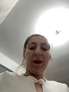 dalia0710 online show from April 27, 2026, 8:40 pm